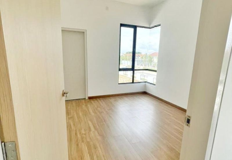  Corner Lot with Extra Big Land 38 Ft  2-STOREY LINK HOUSE KYRA 2 BANDAR BUKIT RAJA, KLANG