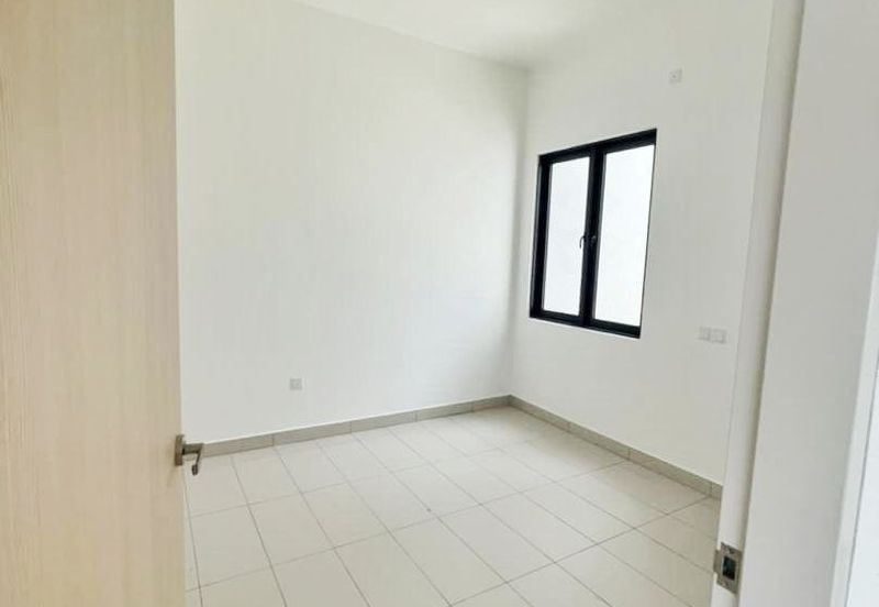  Corner Lot with Extra Big Land 38 Ft  2-STOREY LINK HOUSE KYRA 2 BANDAR BUKIT RAJA, KLANG