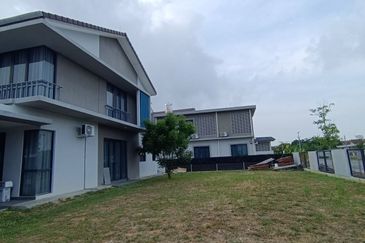  Corner Lot with Extra Big Land 38 Ft  2-STOREY LINK HOUSE KYRA 2 BANDAR BUKIT RAJA, KLANG