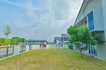  Corner Lot with Extra Big Land 38 Ft  2-STOREY LINK HOUSE KYRA 2 BANDAR BUKIT RAJA, KLANG