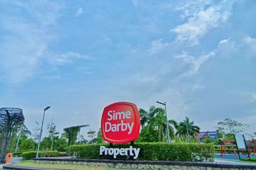  Corner Lot with Extra Big Land 38 Ft  2-STOREY LINK HOUSE KYRA 2 BANDAR BUKIT RAJA, KLANG