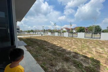  Corner Lot with Extra Big Land 38 Ft  2-STOREY LINK HOUSE KYRA 2 BANDAR BUKIT RAJA, KLANG