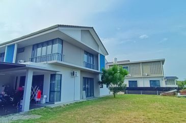  Corner Lot with Extra Big Land 38 Ft  2-STOREY LINK HOUSE KYRA 2 BANDAR BUKIT RAJA, KLANG