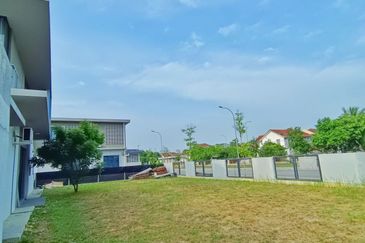  Corner Lot with Extra Big Land 38 Ft  2-STOREY LINK HOUSE KYRA 2 BANDAR BUKIT RAJA, KLANG
