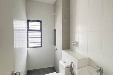 Double Storey Terrace House Intermediate Setia Permai 1 Setia Alam 