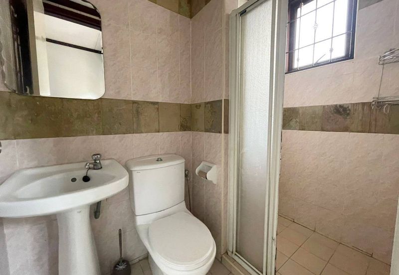 Double Storey Superlink Jalan Adang, Seksyen U8 Bukit Jelutong, Shah Alam  