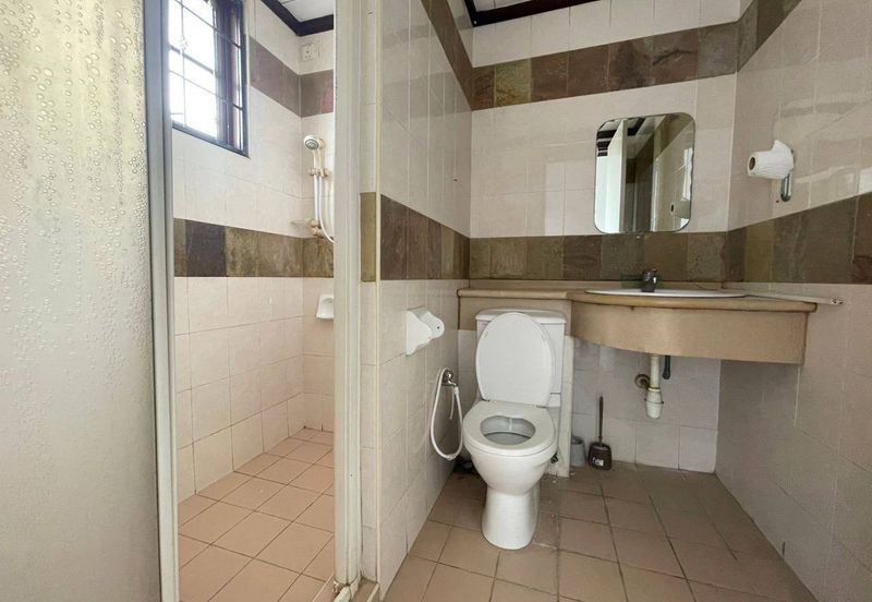 Double Storey Superlink Jalan Adang, Seksyen U8 Bukit Jelutong, Shah Alam  