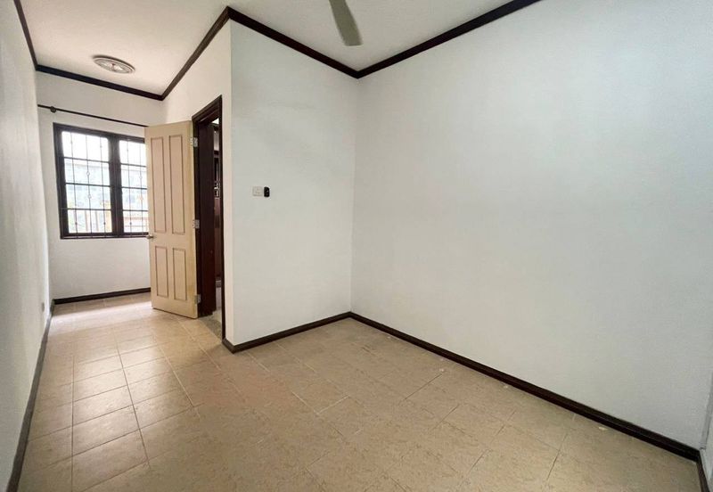 Double Storey Superlink Jalan Adang, Seksyen U8 Bukit Jelutong, Shah Alam  