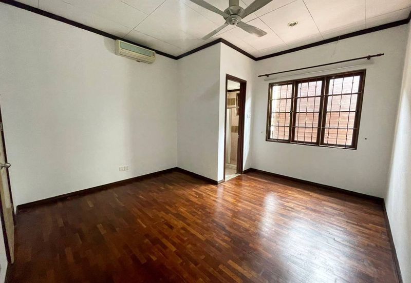 Double Storey Superlink Jalan Adang, Seksyen U8 Bukit Jelutong, Shah Alam  