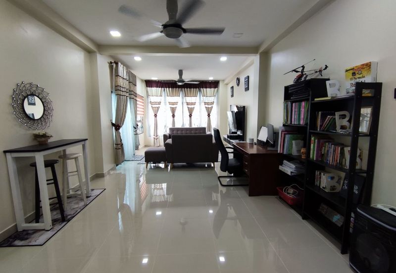 Puncak Pinggiran Putra