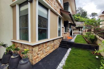 Puncak Pinggiran Putra