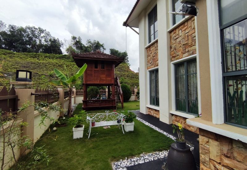 Puncak Pinggiran Putra