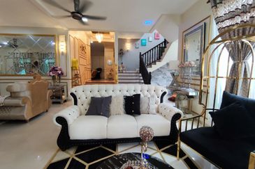 Puncak Pinggiran Putra