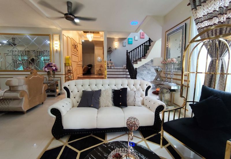 Puncak Pinggiran Putra