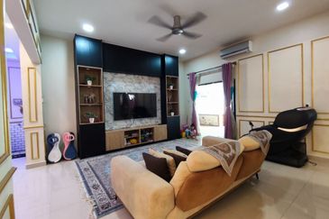 Puncak Pinggiran Putra