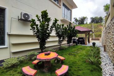 Puncak Pinggiran Putra