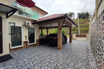 Puncak Pinggiran Putra