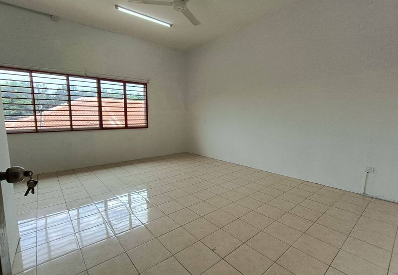 Double Storey Jalan Kebun, Seksyen 30, Shah Alam For Sale!