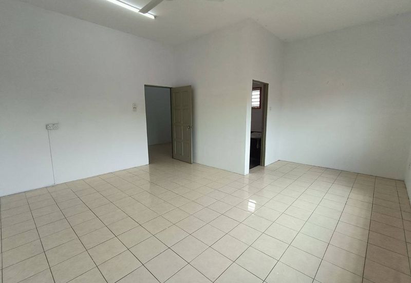 Double Storey Jalan Kebun, Seksyen 30, Shah Alam For Sale!