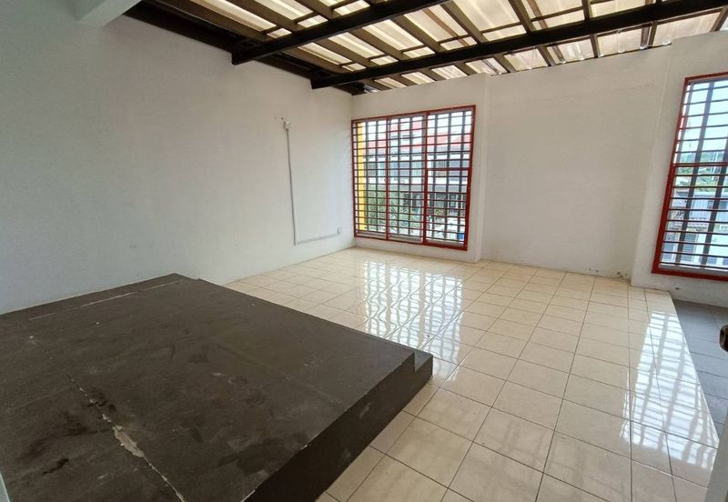 Double Storey Jalan Kebun, Seksyen 30, Shah Alam For Sale!