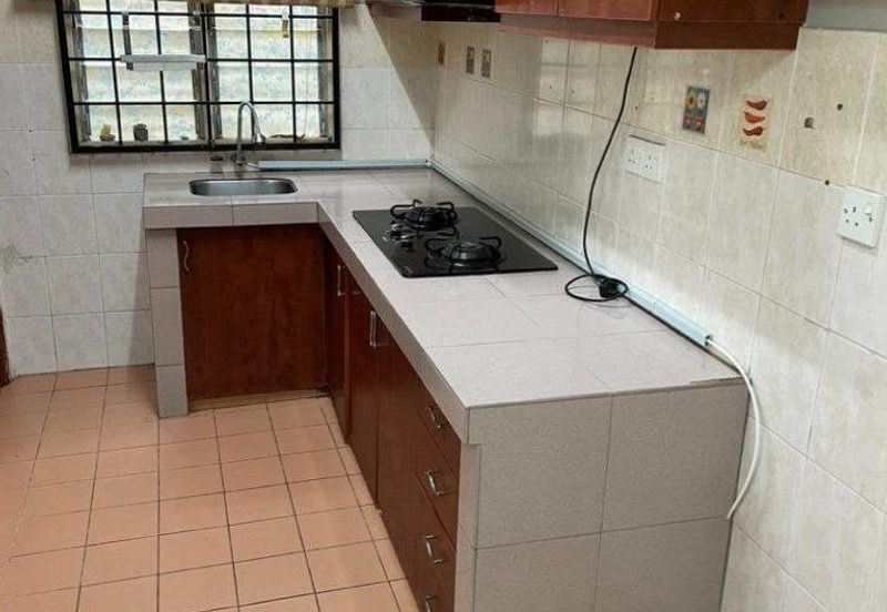 Iris Apartment, Taman Saujana Utama