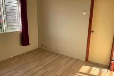 Iris Apartment, Taman Saujana Utama