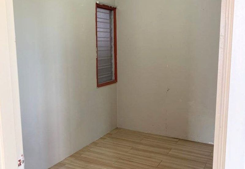 Iris Apartment, Taman Saujana Utama