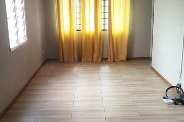 Iris Apartment, Taman Saujana Utama