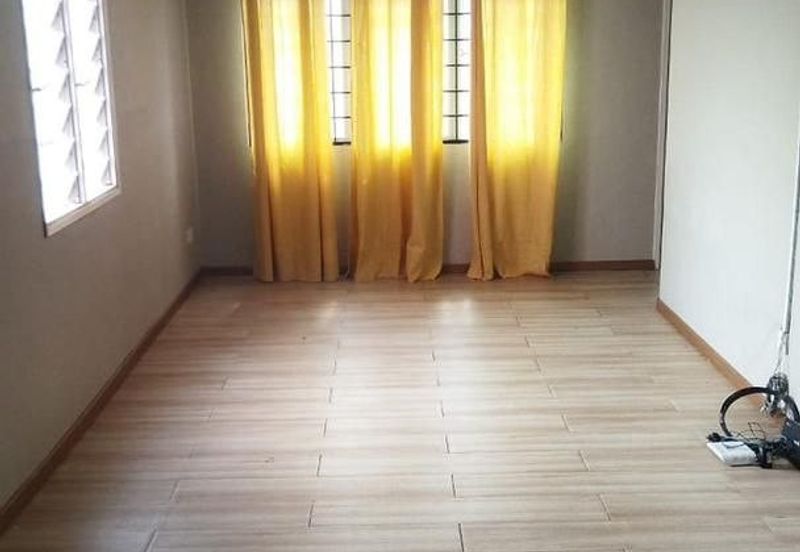 Iris Apartment, Taman Saujana Utama