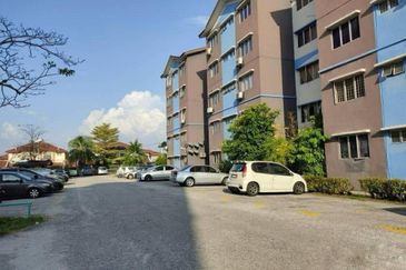 Iris Apartment, Taman Saujana Utama