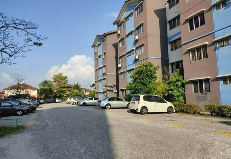 Iris Apartment, Taman Saujana Utama