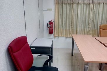 RENOVATED Lot Unit Kedai 1-tingkat Bandar Saujana Putra SP 8, Bandar Saujana Putra 