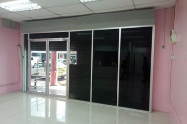 RENOVATED Lot Unit Kedai 1-tingkat Bandar Saujana Putra SP 8, Bandar Saujana Putra 