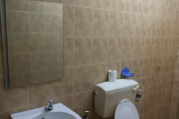 RENOVATED Lot Unit Kedai 1-tingkat Bandar Saujana Putra SP 8, Bandar Saujana Putra 