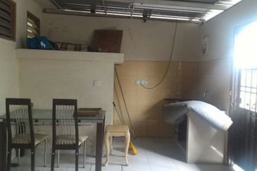 RENOVATED Lot Unit Kedai 1-tingkat Bandar Saujana Putra SP 8, Bandar Saujana Putra 