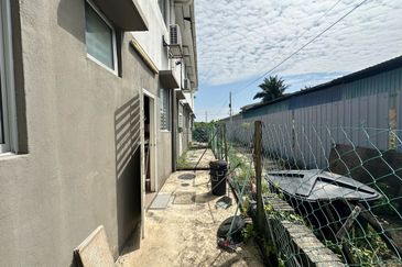 Taman Laman Desa, Desa Latania