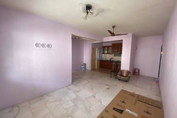 VACANT & WELL KEPT UNIT Kasuarina Salju Apartment, Bandar Puncak Alam for Sale!