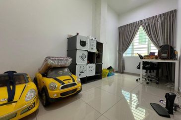 SUPERLINK WITH 24 FT HIGH CEILING 3-Storey Desa Park Serdang @ Bukit Serdang Seri Kembangan FOR SALE!