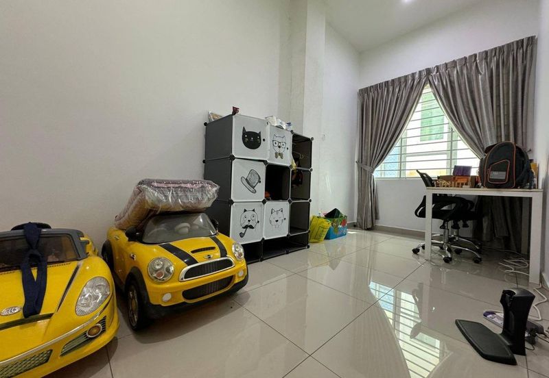 SUPERLINK WITH 24 FT HIGH CEILING 3-Storey Desa Park Serdang @ Bukit Serdang Seri Kembangan FOR SALE!