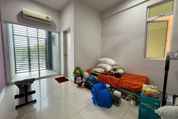 SUPERLINK WITH 24 FT HIGH CEILING 3-Storey Desa Park Serdang @ Bukit Serdang Seri Kembangan FOR SALE!