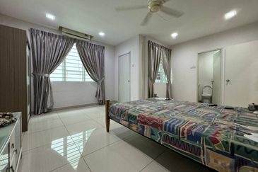 SUPERLINK WITH 24 FT HIGH CEILING 3-Storey Desa Park Serdang @ Bukit Serdang Seri Kembangan FOR SALE!