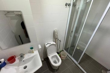 SUPERLINK WITH 24 FT HIGH CEILING 3-Storey Desa Park Serdang @ Bukit Serdang Seri Kembangan FOR SALE!