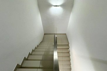 SUPERLINK WITH 24 FT HIGH CEILING 3-Storey Desa Park Serdang @ Bukit Serdang Seri Kembangan FOR SALE!