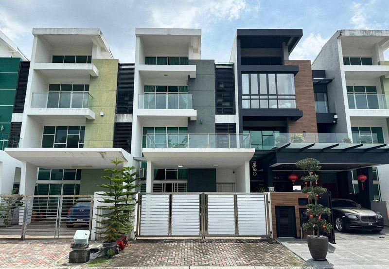 SUPERLINK WITH 24 FT HIGH CEILING 3-Storey Desa Park Serdang @ Bukit Serdang Seri Kembangan FOR SALE!