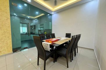 SUPERLINK WITH 24 FT HIGH CEILING 3-Storey Desa Park Serdang @ Bukit Serdang Seri Kembangan FOR SALE!