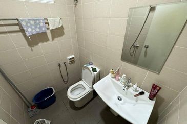 SUPERLINK WITH 24 FT HIGH CEILING 3-Storey Desa Park Serdang @ Bukit Serdang Seri Kembangan FOR SALE!