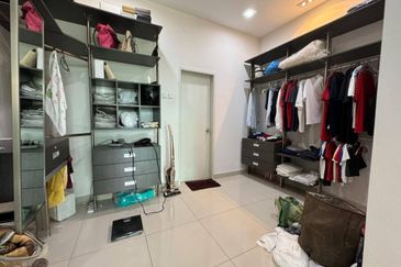 SUPERLINK WITH 24 FT HIGH CEILING 3-Storey Desa Park Serdang @ Bukit Serdang Seri Kembangan FOR SALE!