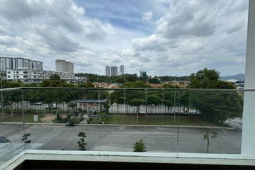 SUPERLINK WITH 24 FT HIGH CEILING 3-Storey Desa Park Serdang @ Bukit Serdang Seri Kembangan FOR SALE!