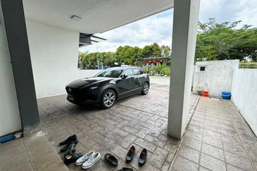 SUPERLINK WITH 24 FT HIGH CEILING 3-Storey Desa Park Serdang @ Bukit Serdang Seri Kembangan FOR SALE!