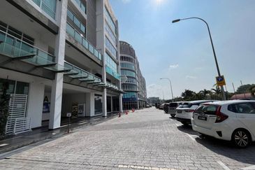 Ostia Bangi Business Avenue